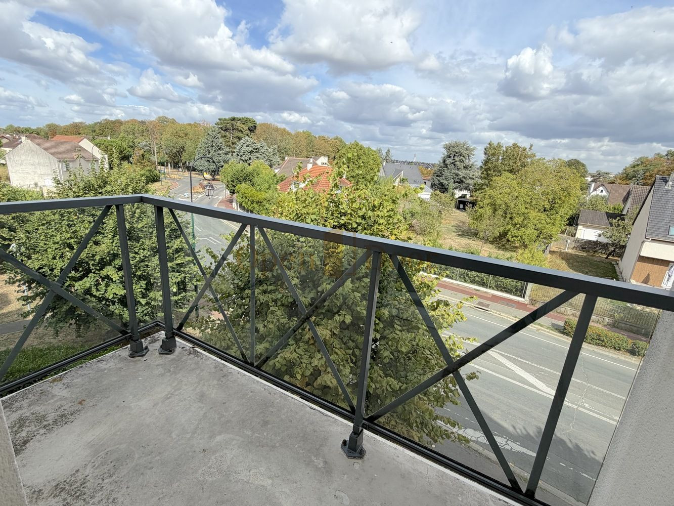 
                                                Location
                                                 F1 avec balcon et cave - Sucy-en-Brie