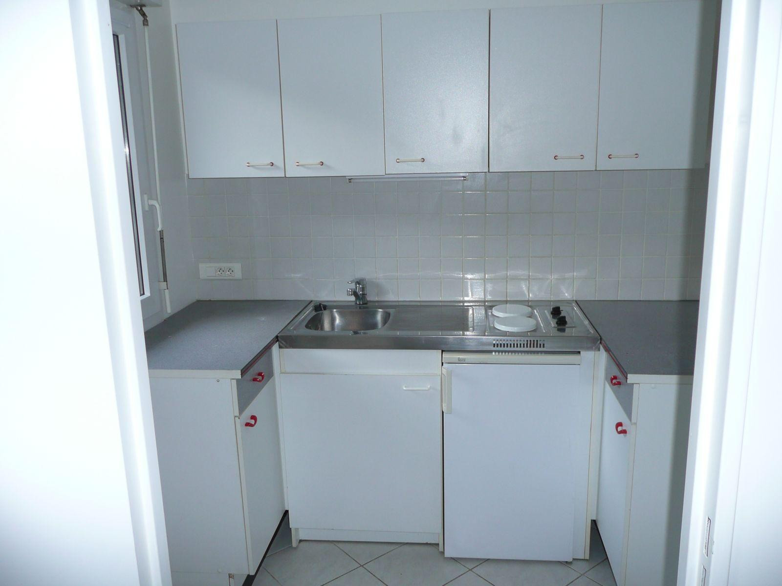 
                                                Location
                                                 F1 avec terrasse.