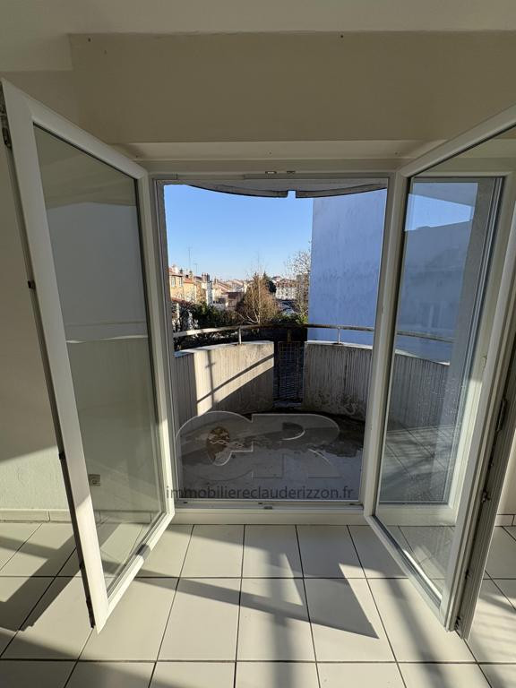 
                                                Location
                                                 F1 bis avec balcon, parking et cave -  quartier ARTEM