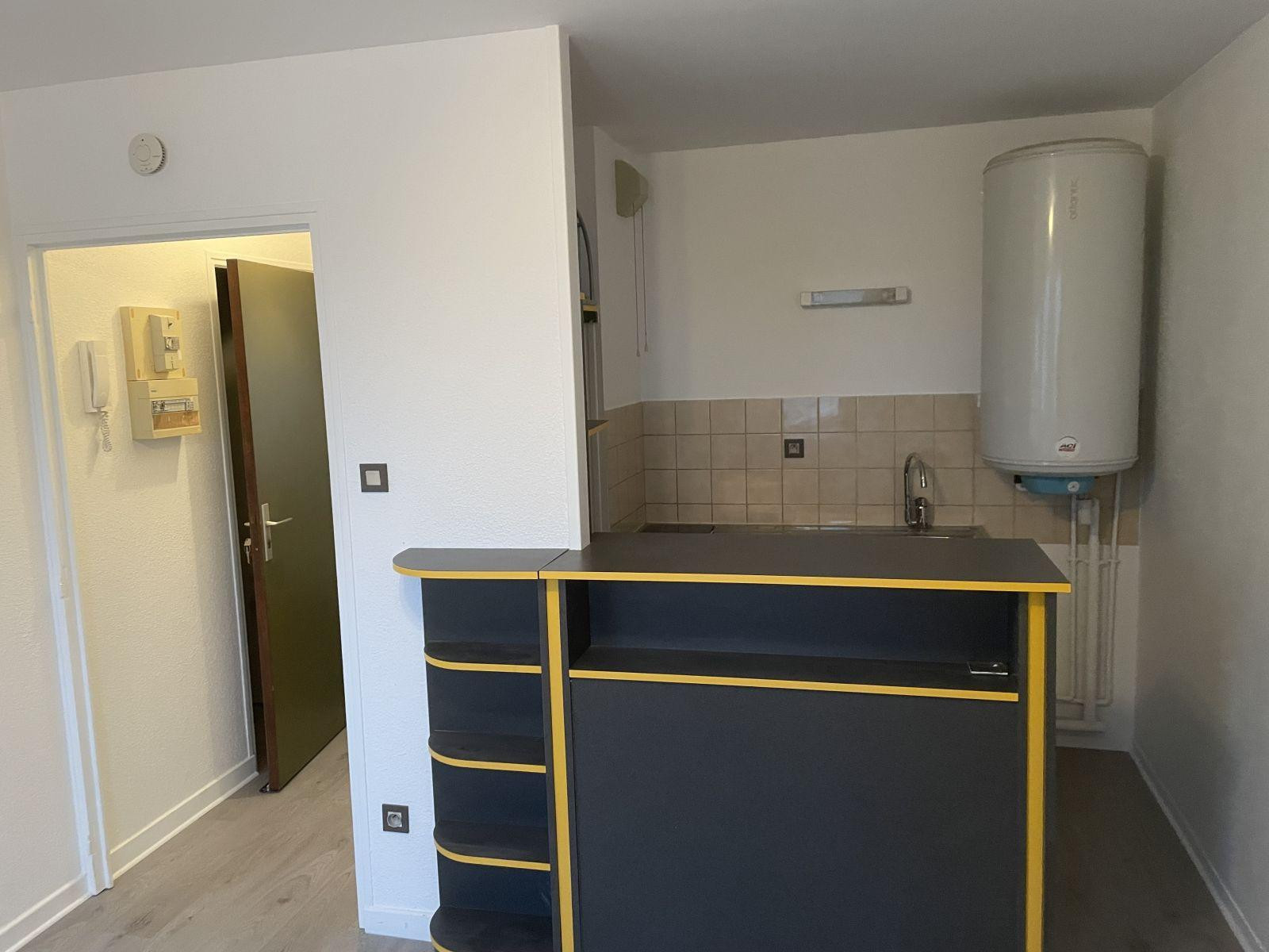 
                                                Location
                                                 F1 bis avec garage fermé Nancy centre