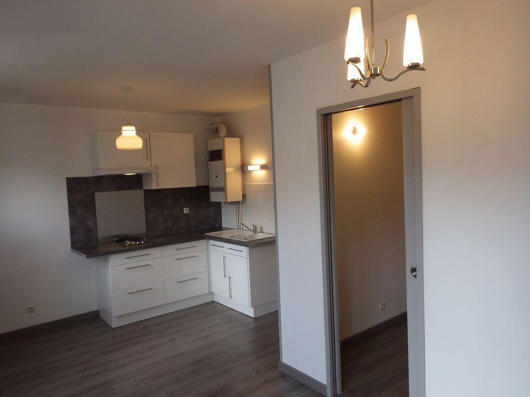 
                                                Location
                                                 F1 Bis bon standing + parking privé + Cave