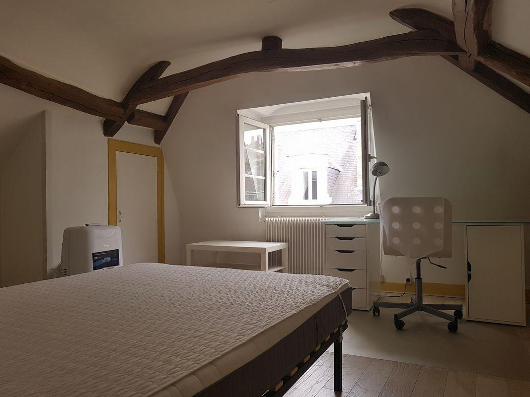 
                                                Location
                                                 F1 bis Entraigues, Rabelais, Giraudeau