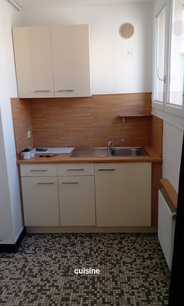 
                                                Location
                                                 F1 calme tous accès transports et commerces