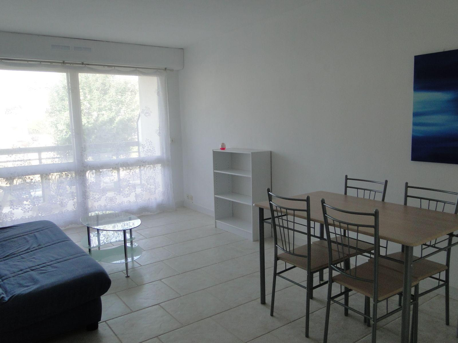 
                                                Location
                                                 F1 HOULGATE PROCHE MER BALCON PARKING LOCAL VELO