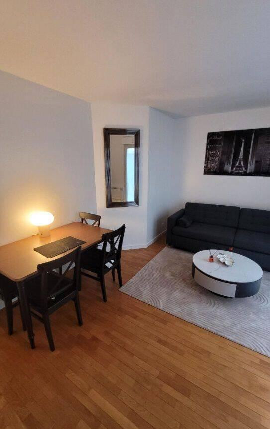 
                                                Location
                                                 F1 meublé à Clichy