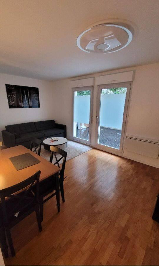 
                                                Location
                                                 F1 meublé à Clichy