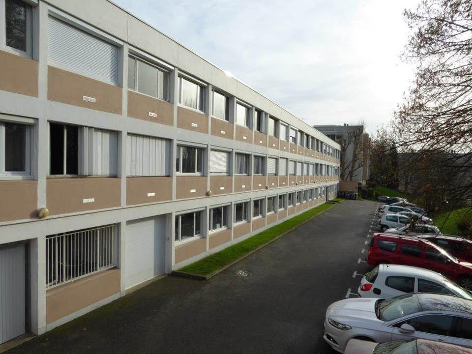 
                                                Location
                                                 F1 meublé arboré calme av parking près St Hilaire