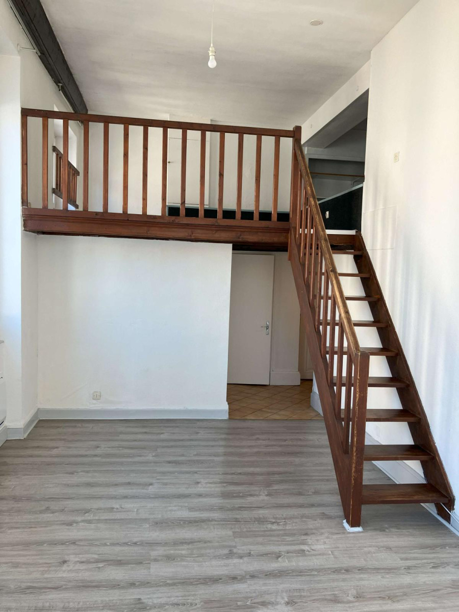 
                                                Location
                                                 F1+Mezz, 38m², M° Saxe-Gambetta, prox écoles & fac