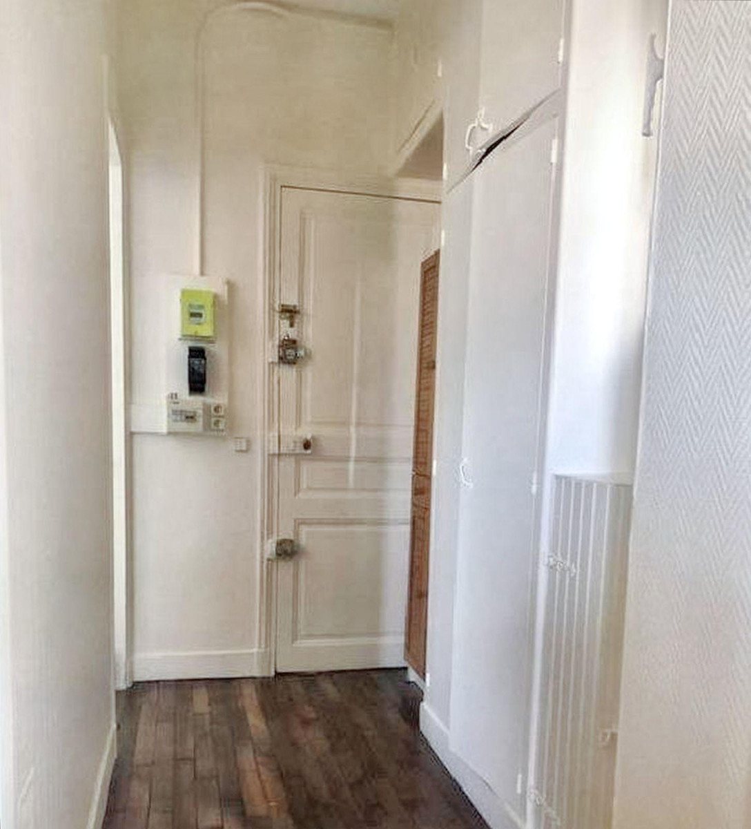 
                                                Location
                                                 F1 refait à neuf - quartier calme