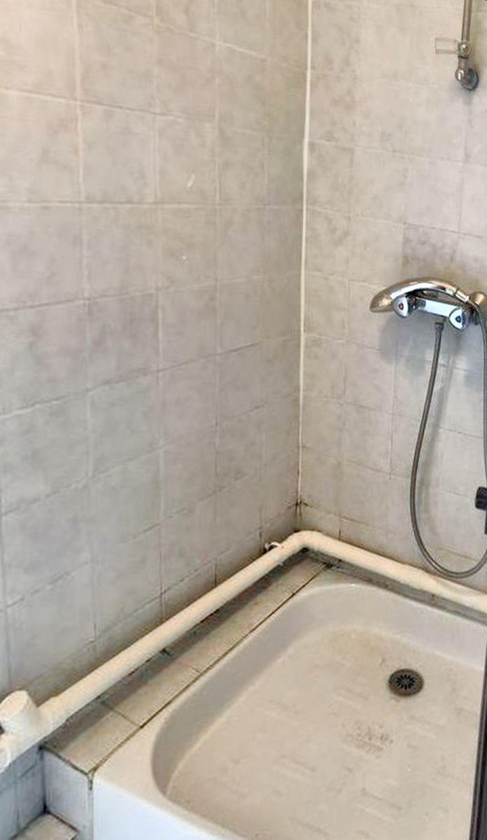 
                                                Location
                                                 F1 refait à neuf - quartier calme