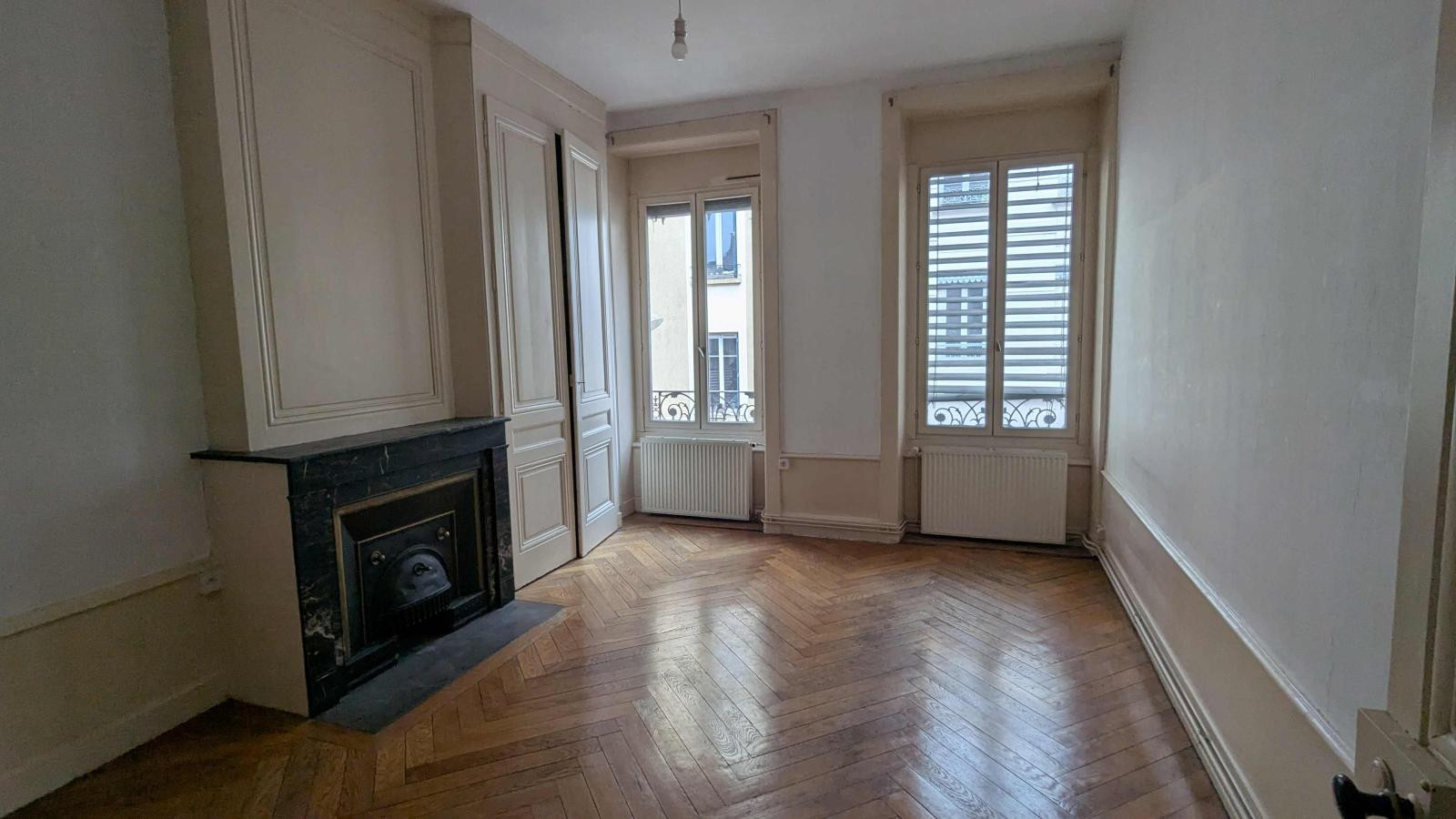 
                                                Location
                                                 F2+2 alcoves, métro SaxeGambetta, 62m2, charme