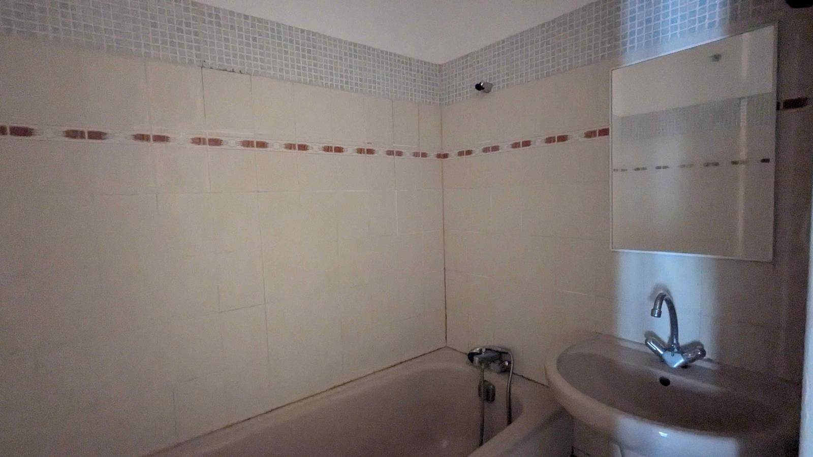 
                                                Location
                                                 F2+2 alcoves, métro SaxeGambetta, 62m2, charme