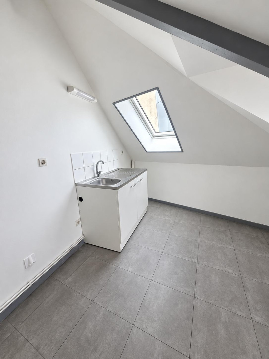 
                                                Location
                                                 F2 - 38m² - Refait