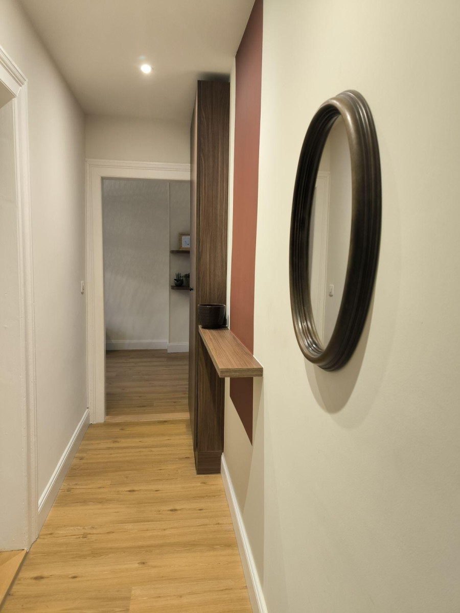 
                                                Location
                                                 F2, 45 m2 meublé refait à neuf, 950€ cc, à voir !