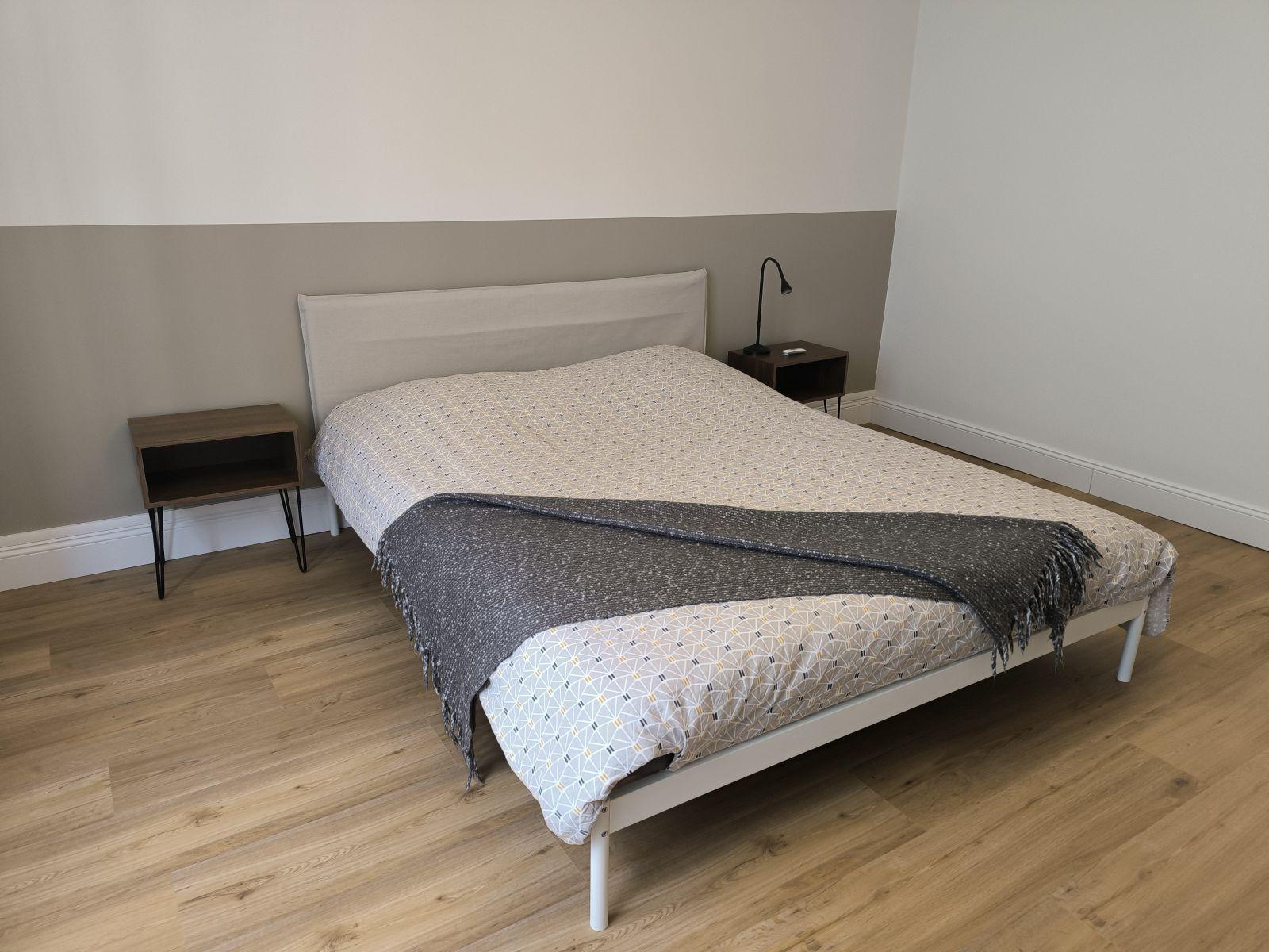 
                                                Location
                                                 F2, 45 m2 meublé refait à neuf, 950€ cc, à voir !