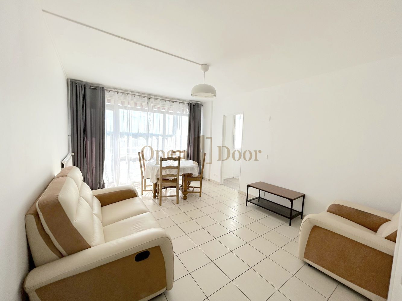 
                                                Location
                                                 F2 avec balcon - Livry-Gargan