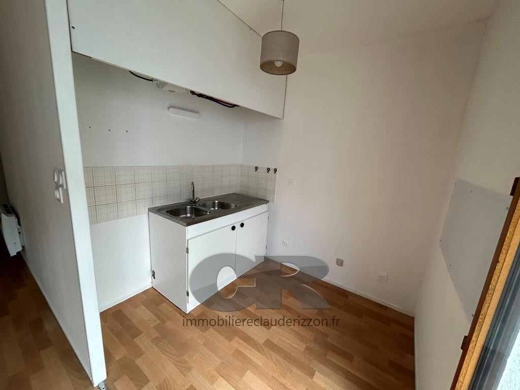 
                                                Location
                                                 f2 avec balcon + parking - place des vosges/hopital central