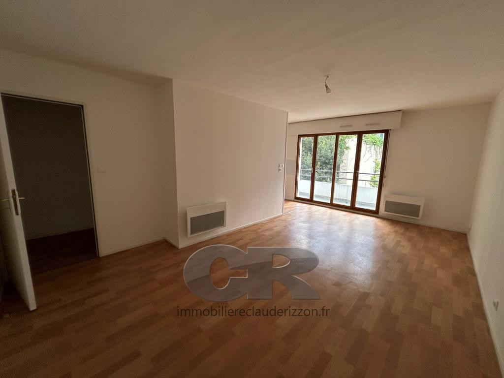 
                                                Location
                                                 f2 avec balcon + parking - place des vosges/hopital central