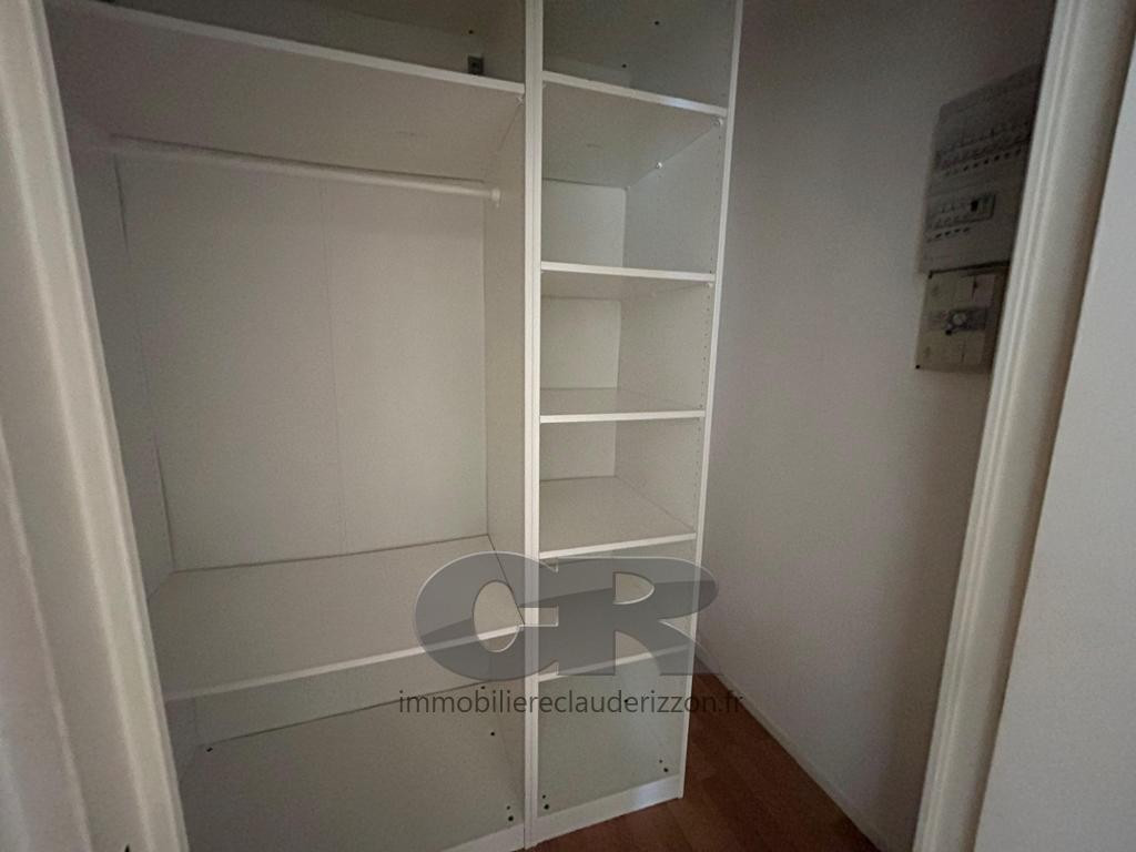 
                                                Location
                                                 f2 avec balcon + parking - place des vosges/hopital central