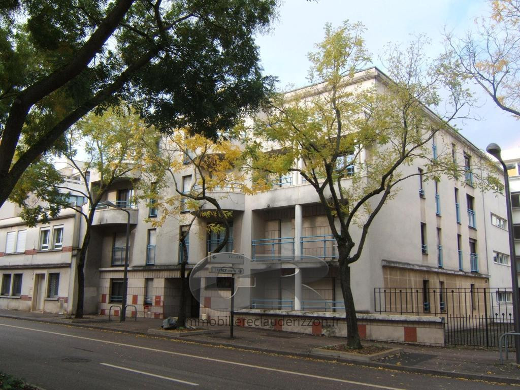 
                                                Location
                                                 f2 avec balcon + parking - place des vosges/hopital central