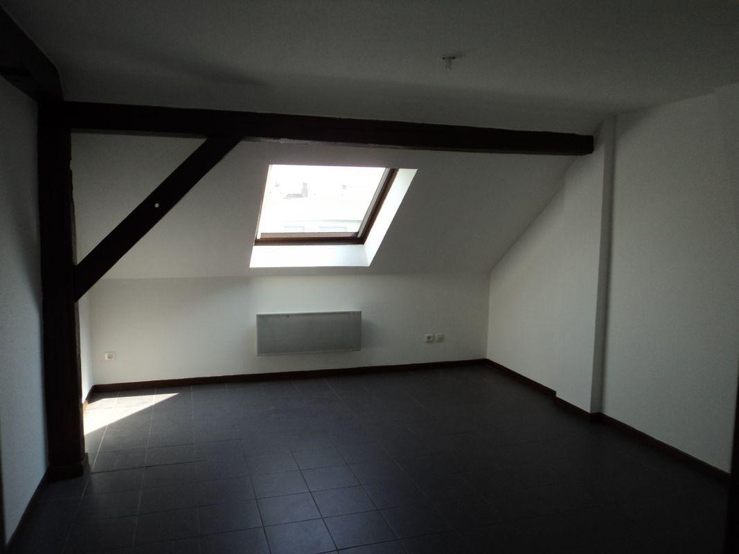 
                                                Location
                                                 F2 avec beaucoup de charme