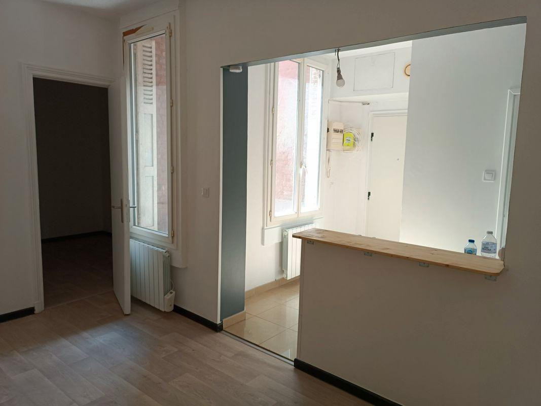 
                                                Location
                                                 F2 avec kitchenette équipée proche Art Sport Café