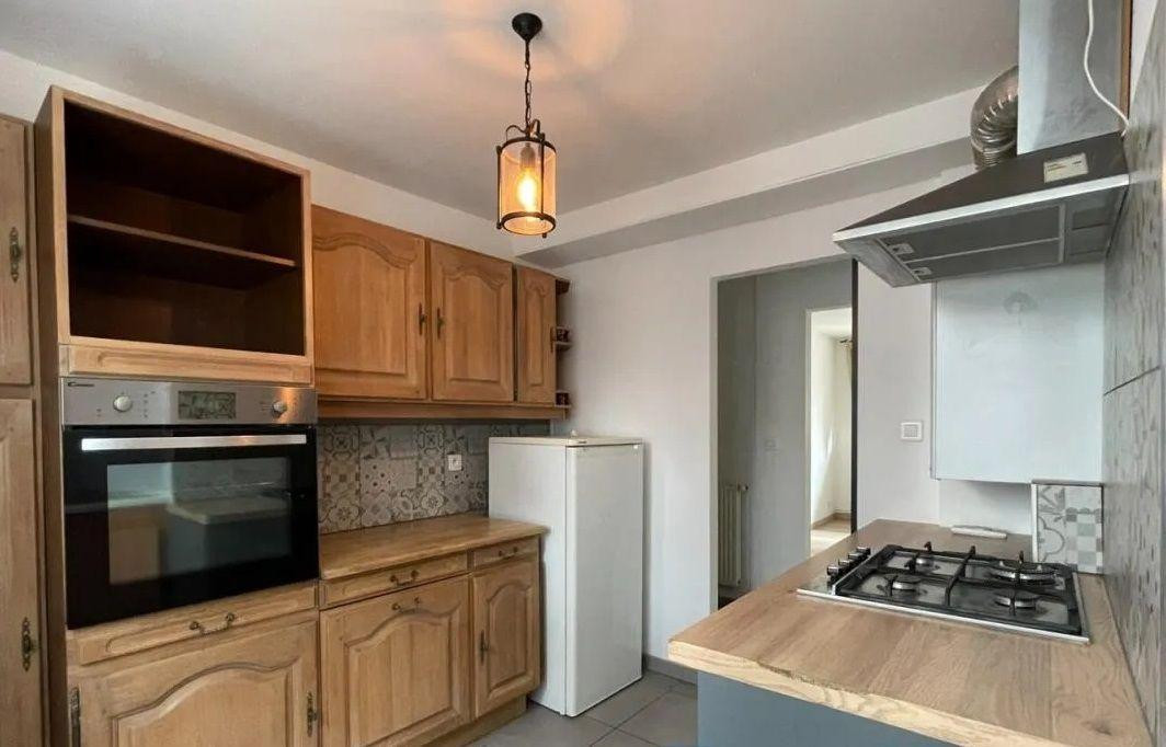 
                                                Location
                                                 F2 BIS RDC surélevé Meublé Grenoble Prox Bajatiere
