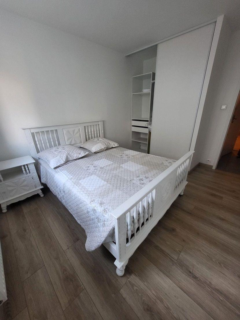 
                                                Location
                                                 F2 BIS RDC surélevé Meublé Grenoble Prox Bajatiere
