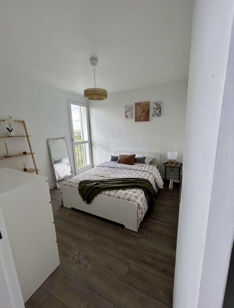 
                                                Location
                                                 F2 de 45m2 meublé avec balcon et cave