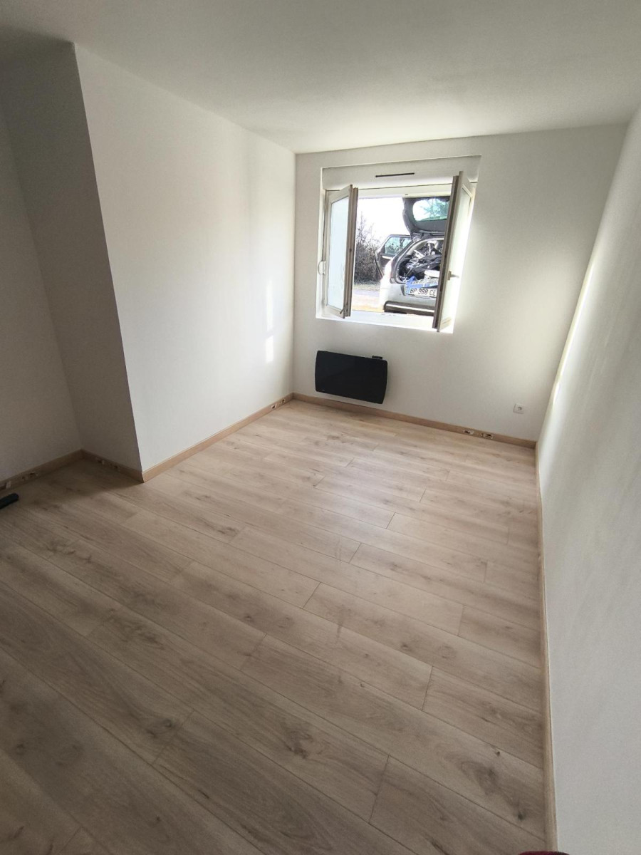 
                                                Location
                                                 F2 en rez de chaussée 45m2 entièrement rénové