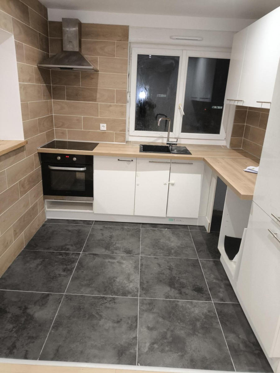 
                                                Location
                                                 F2 en rez de chaussée 45m2 entièrement rénové