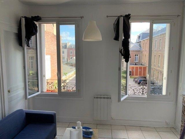 
                                                Location
                                                 F2 entièrement meublé secteur Coty