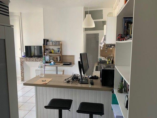 
                                                Location
                                                 F2 entièrement meublé secteur Coty