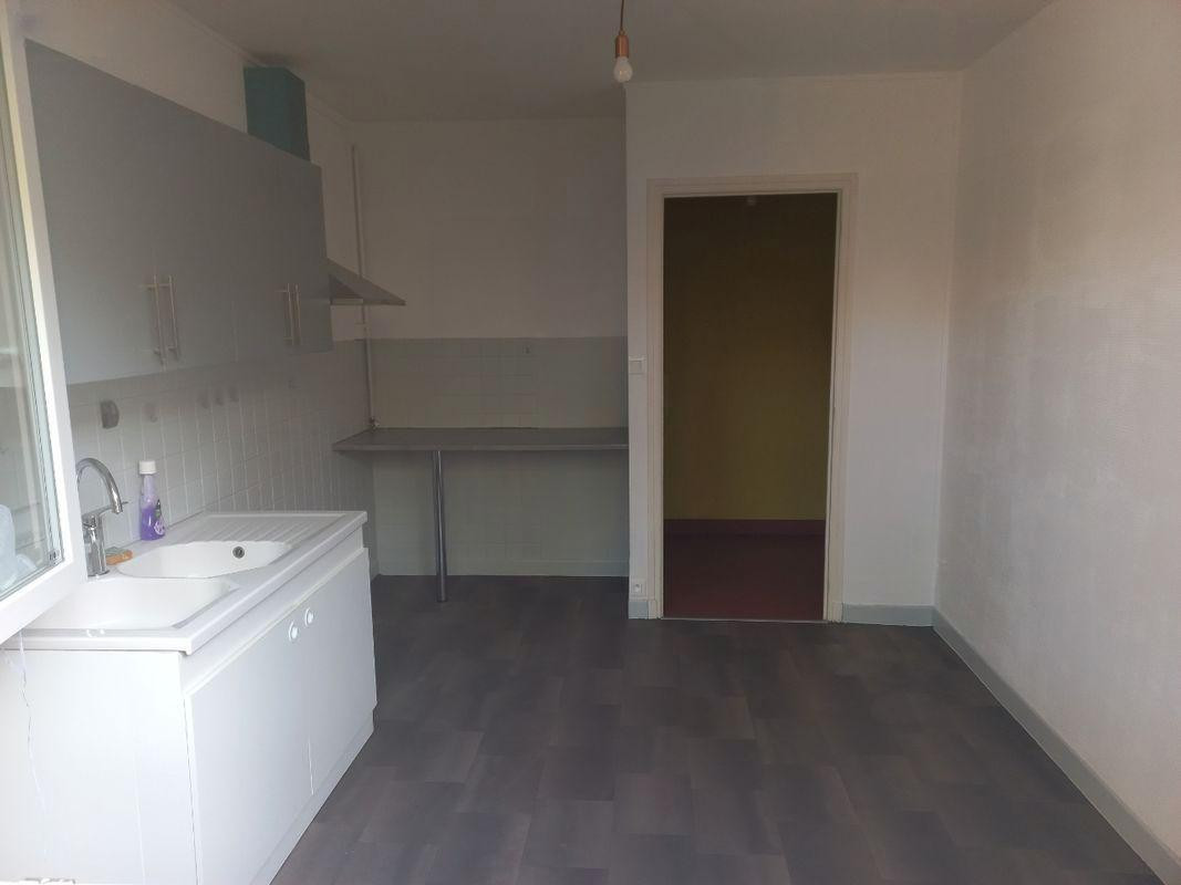 
                                                Location
                                                 F2 Fac de lettres