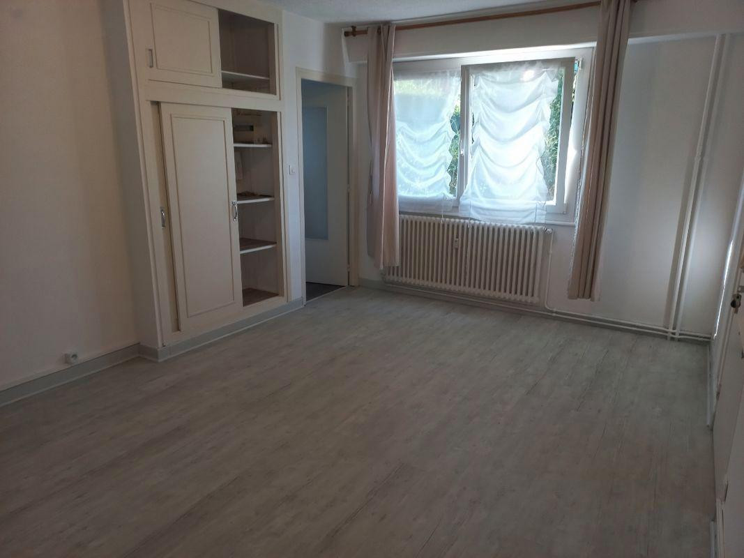 
                                                Location
                                                 F2 Fac de lettres