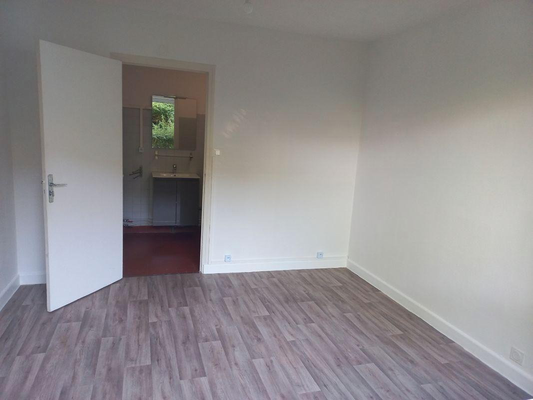 
                                                Location
                                                 F2 Fac de lettres