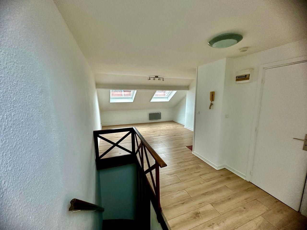 
                                                Location
                                                 F2 LA BASSEE CENTRE