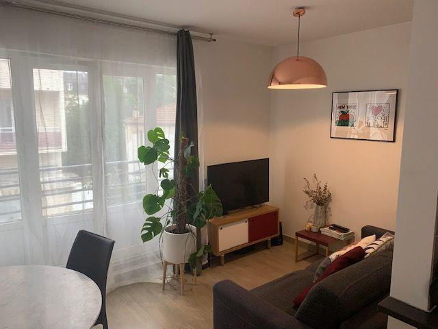 
                                                Location
                                                 F2 métro Ecole Vétérinaire