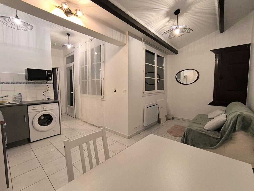 
                                                Location
                                                 F2 meublé 30 m² à Gentilly