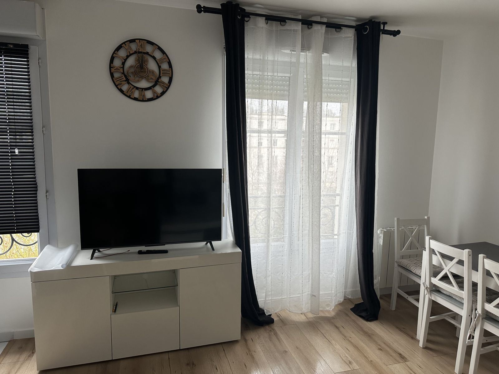 
                                                Location
                                                 F2 meublé 40 m²  Serris  Proche commerces et RER A