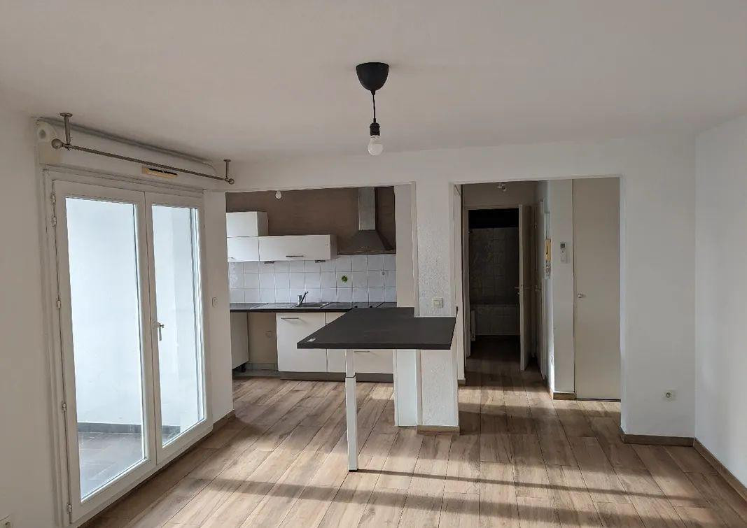 
                                                Location
                                                 F2 meublé 46m2 très bien situé