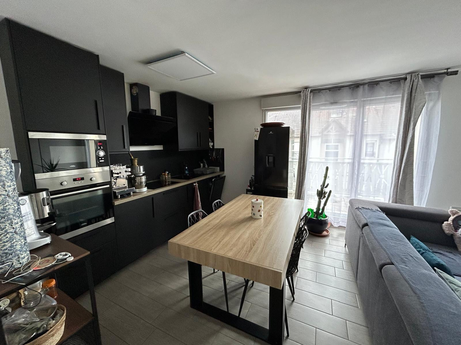 
                                                Location
                                                 F2 meublé 56 m² – balcon filant, parking, RER  B