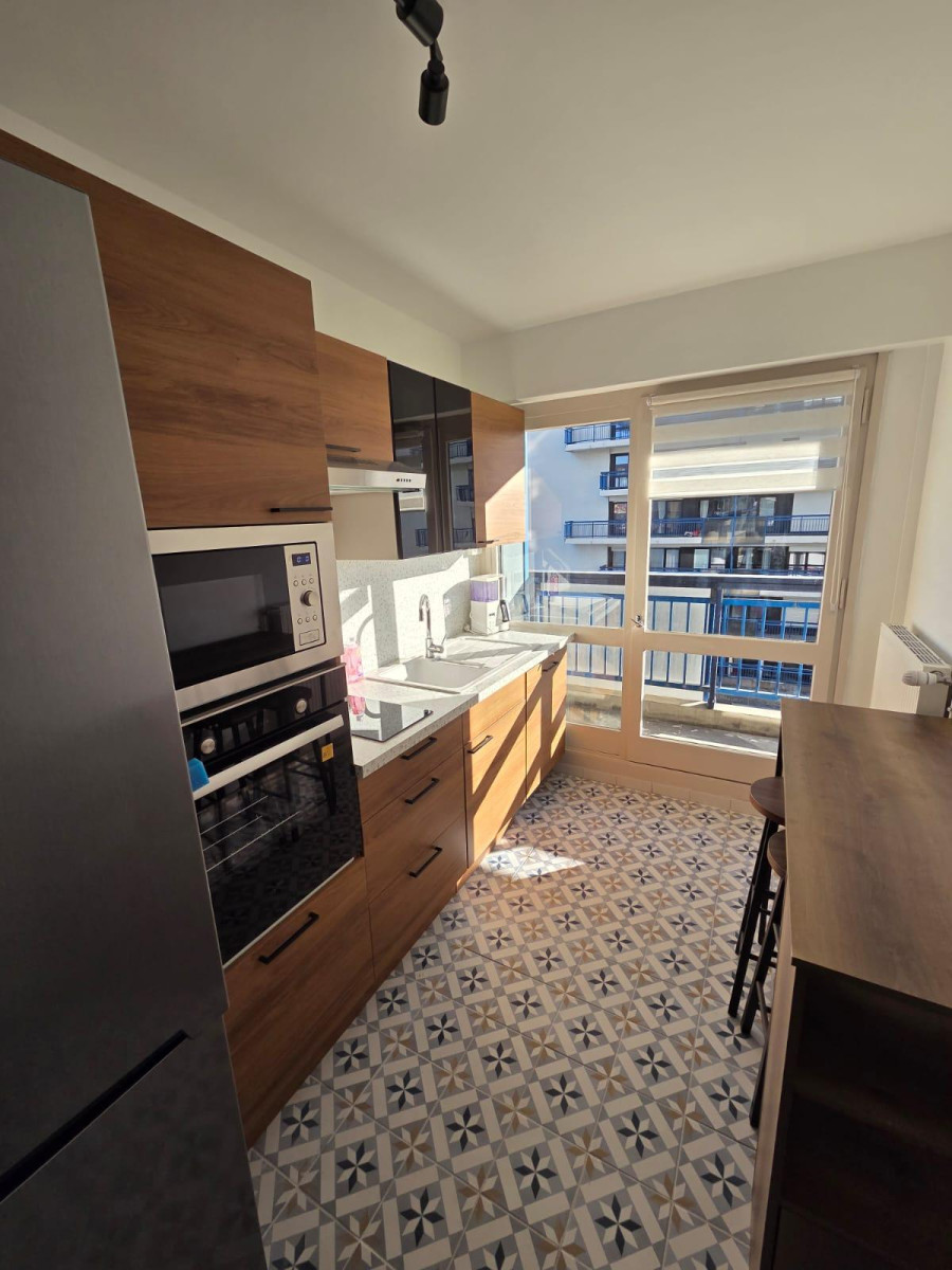 
                                                Location
                                                 F2 meublé rénové entièrement sécurisé et parking