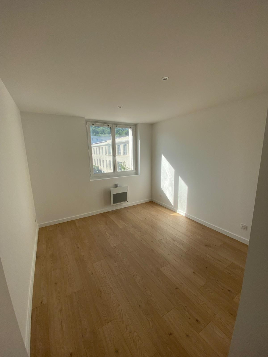
                                                Location
                                                 F2 neuf de 52m² secteur Mimard/Chavanelle
