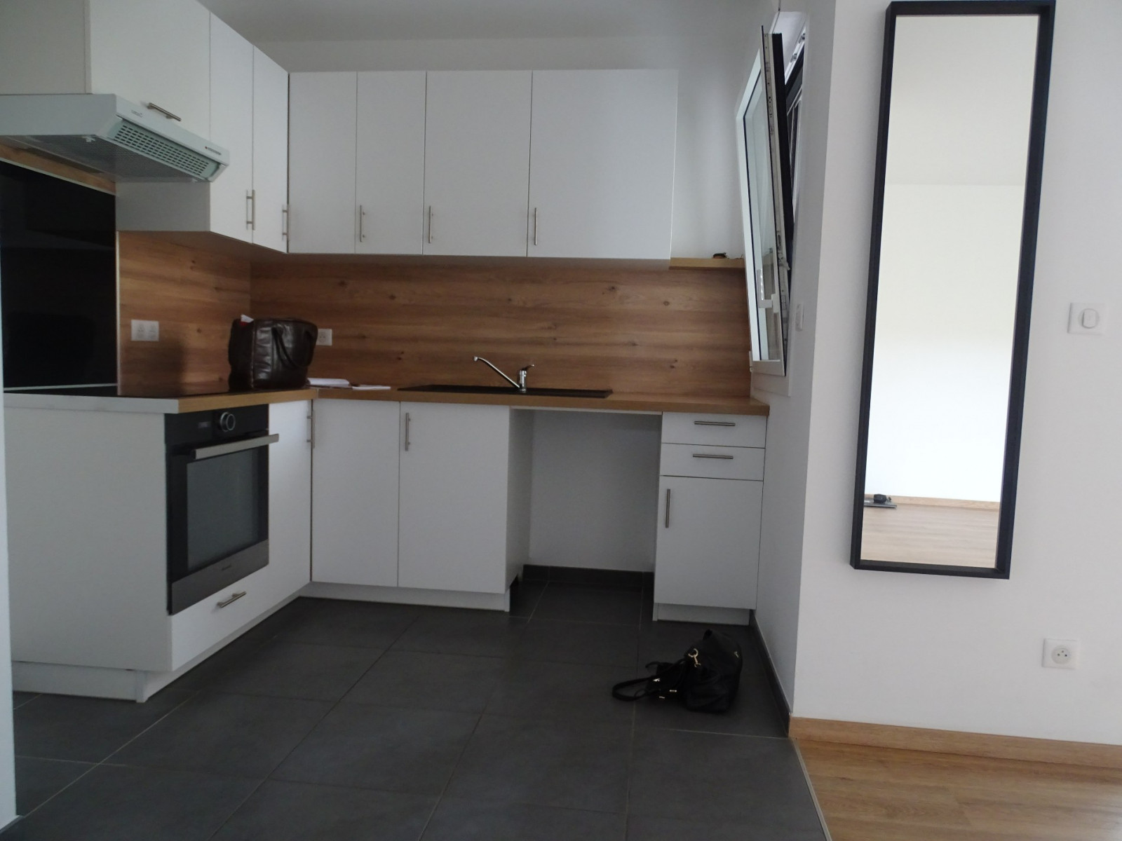 
                                                Location
                                                 F2 Quartier Sainte Therese