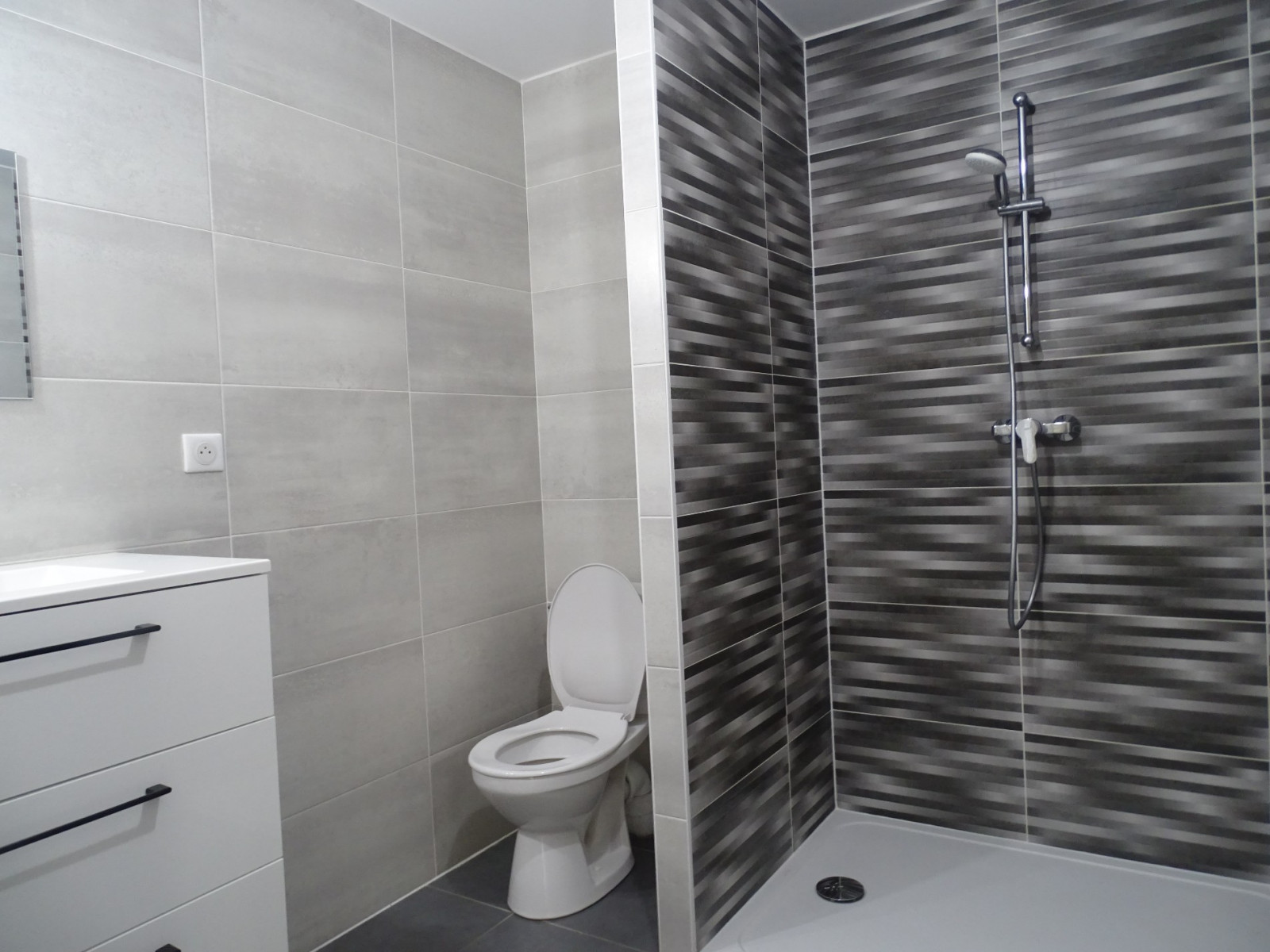 
                                                Location
                                                 F2 Quartier Sainte Therese