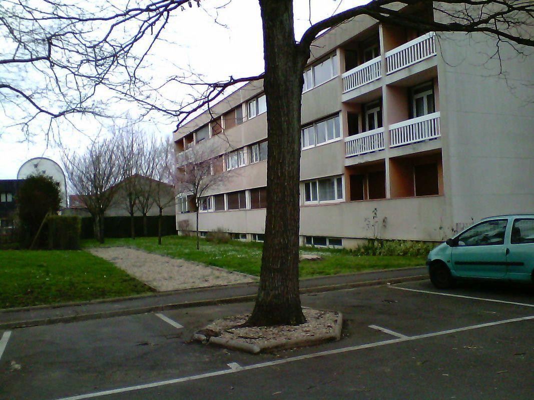 
                                                Location
                                                 F2 récent 45m2 avec parking privatif et cave