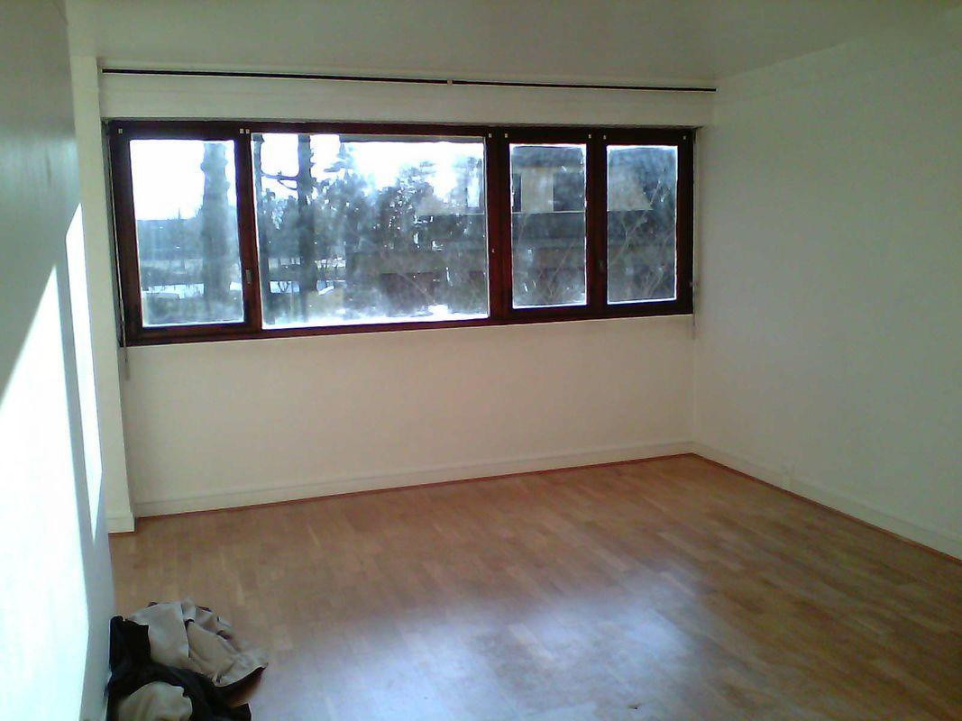 
                                                Location
                                                 F2 récent 45m2 avec parking privatif et cave