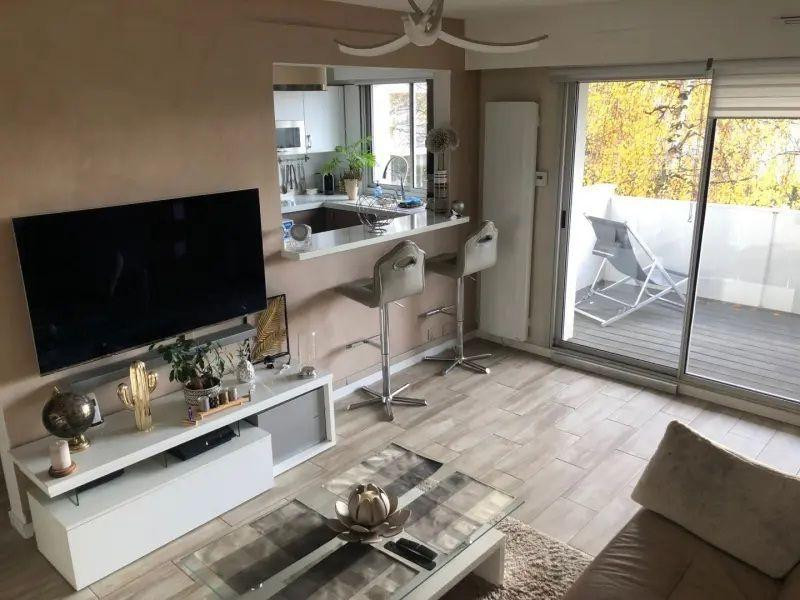 
                                                Location
                                                 F2 refait à neuf, calme avec terrasse