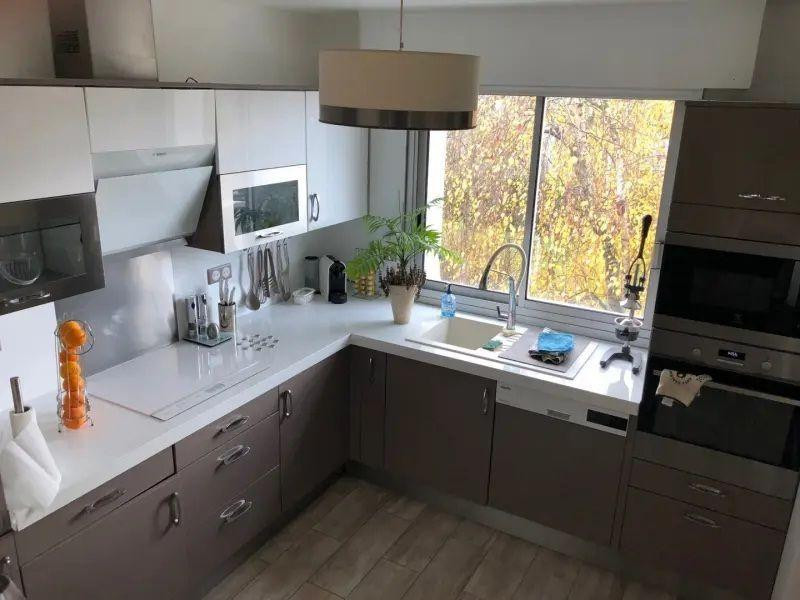 
                                                Location
                                                 F2 refait à neuf, calme avec terrasse